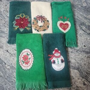 Lot Of 5 Vintage Christmas Embroidered Fingertip Holiday Hand Towels  Xmas